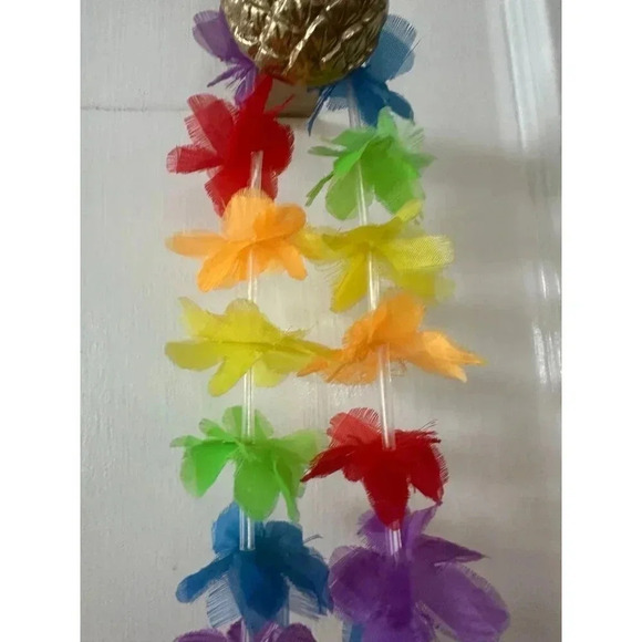 Colorful Hawaiian lei - Picture 3 of 4